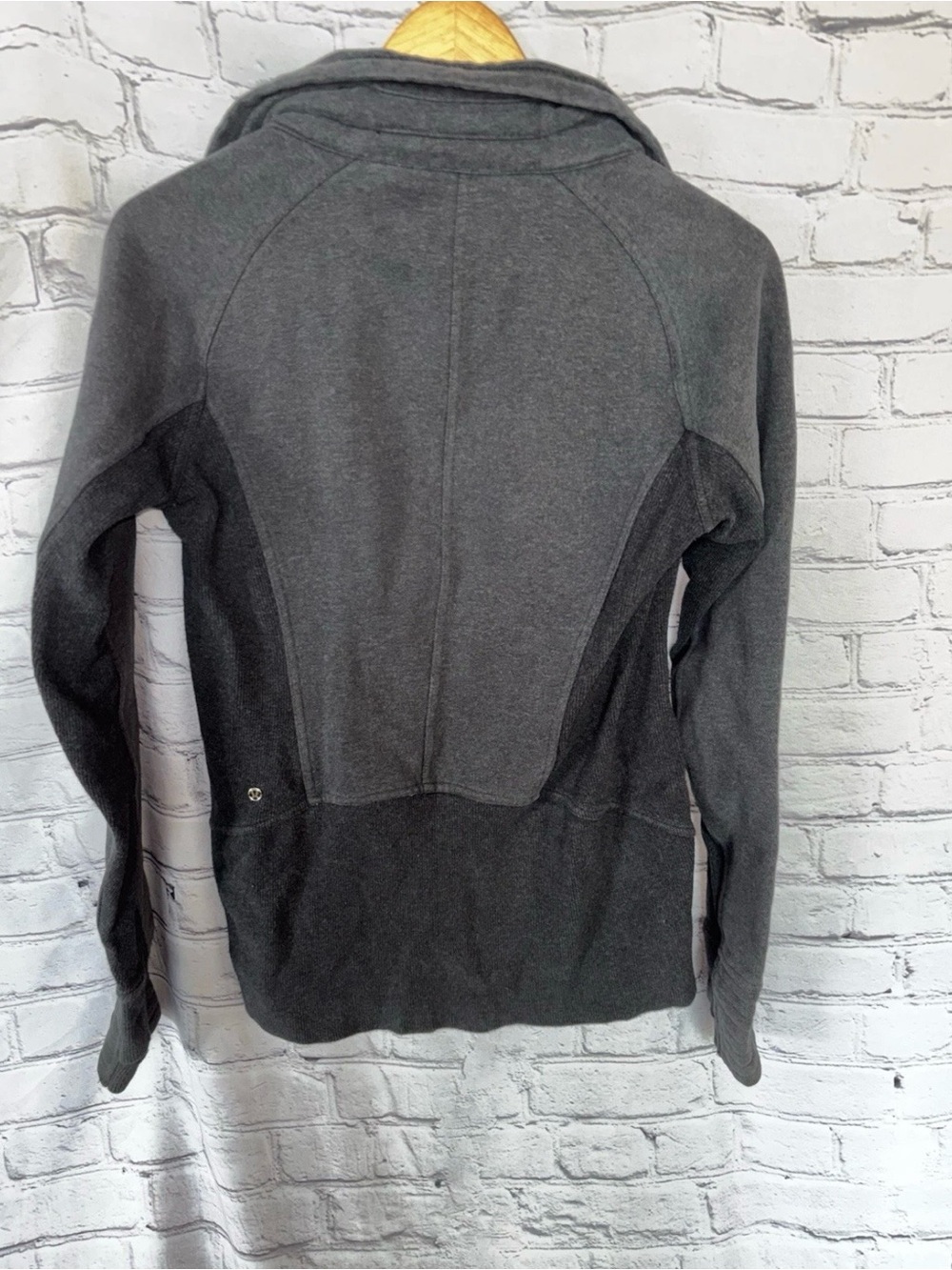 Lululemon Full Zip Thick Dark Gray Collar Jacket Size 6 Neutral Mid Length - Picture 4 of 7